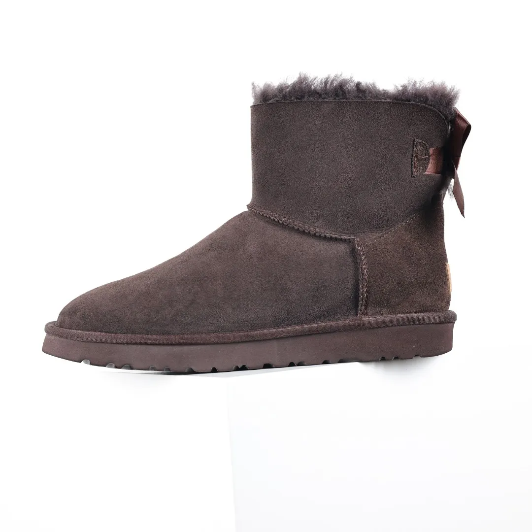 Pick up locally 💰600 Core recommended good price Independently developed original outsole and cashmere insole to keep you warm in winter and suitable for home use. In the new year, uug launched a style series, which is partially geared towards the preferences of young consumers and has also moved to the forefront of fashion trends. Shoe body material Water-repellent coated suede upper 17 mm UGGPURE™ implanted wool insole Lightweight non-slip comfortable rubber outsole With brand LOGO trademark Comes with a full set of packaging Size: 35 36 37 38 39 40